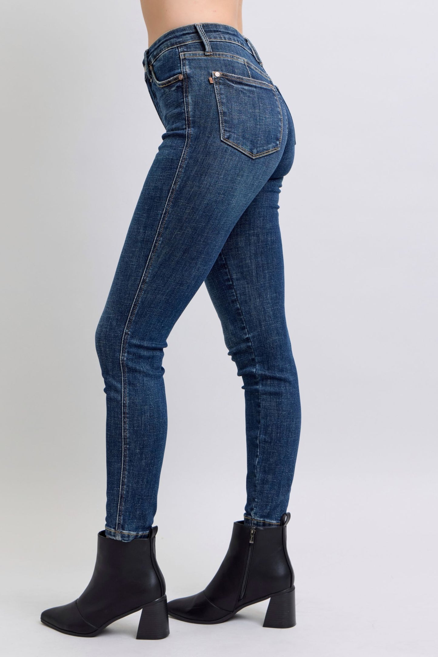 Judy Blue Mid Rise Tummy Control Vintage Wash Skinny Jeans